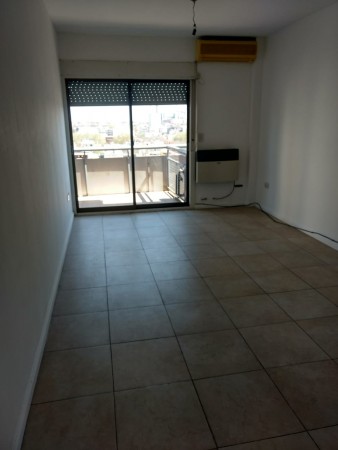 Dpto. 3 amb. con balcon al fte y cochera fija