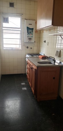 Dpto. 2 ambientes amplio sobre Av. Cabildo