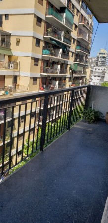 Dpto. 4 ambientes al frente, piso alto en excelente ubicacion 