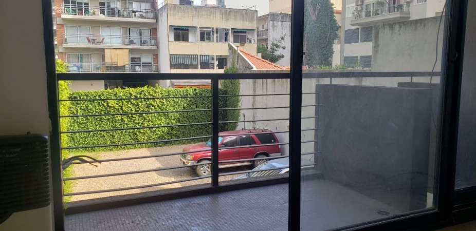 Dpto. Mono ambiente cfte c/balcon y cochera fija