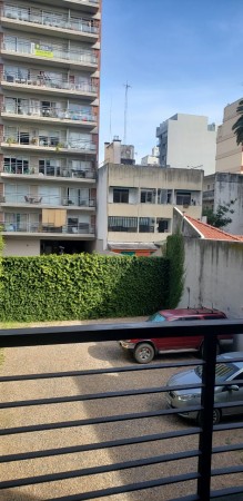 Dpto. Mono ambiente cfte c/balcon y cochera fija