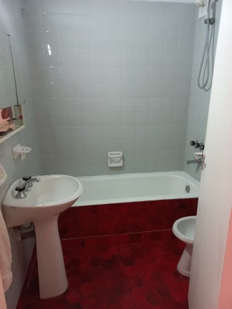 Dpto. 2 amb. patio y estudio/quincho. + cochera fija