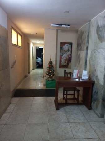 Dpto. 2 amb. patio y estudio/quincho. + cochera fija