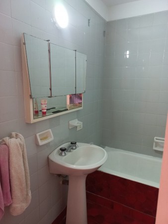 Dpto. 2 amb. patio y estudio/quincho. + cochera fija