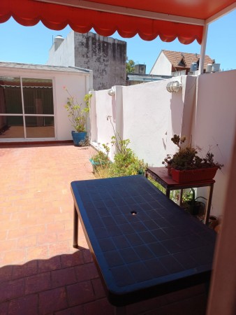 Dpto. 2 amb. patio y estudio/quincho. + cochera fija