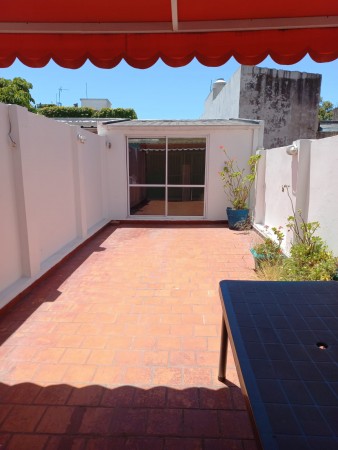 Dpto. 2 amb. patio y estudio/quincho. + cochera fija