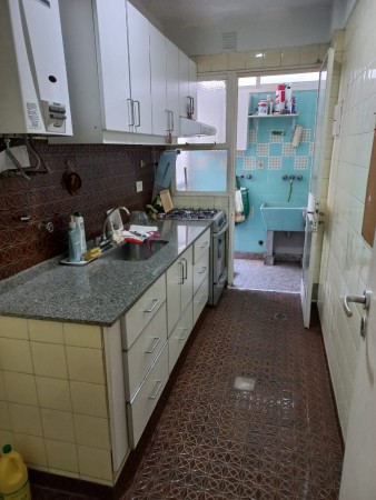 Dpto. 2 amb. patio y estudio/quincho. + cochera fija