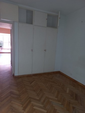 Dpto. 2 amb. patio y estudio/quincho. + cochera fija