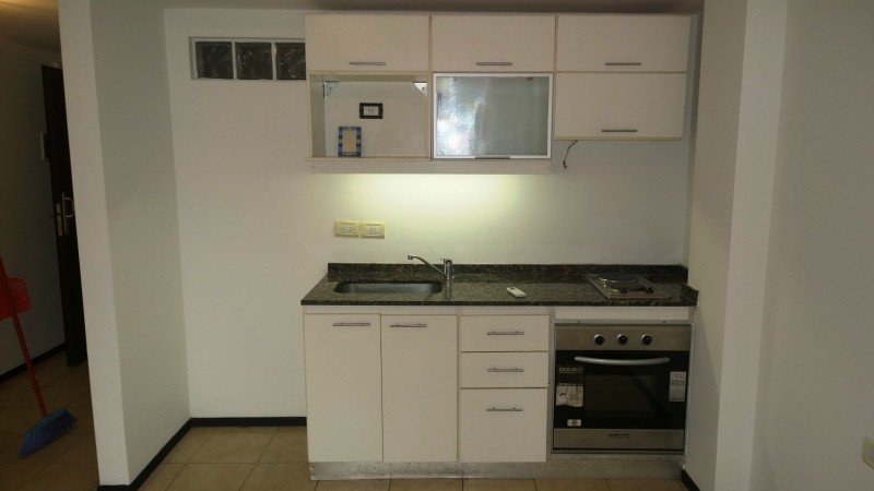 Dpto. mono ambiente amplio con balcon y vista abierta Centro de Saavedra.