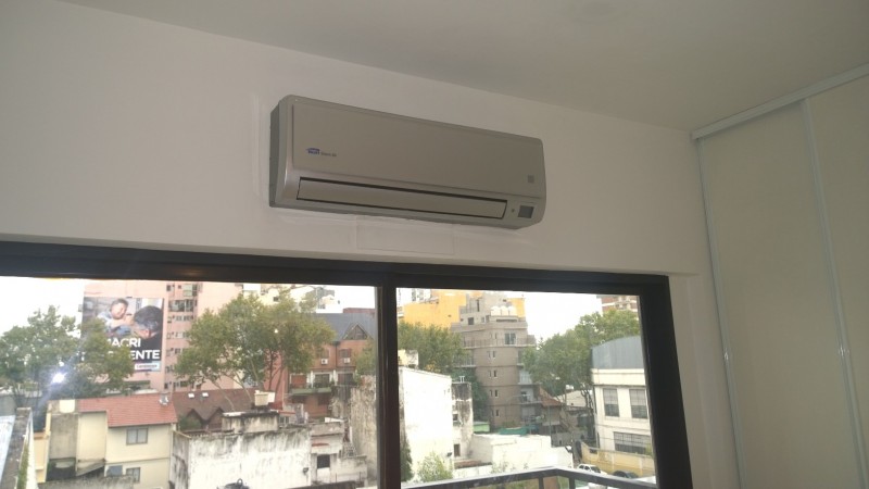 Dpto. mono ambiente amplio con balcon y vista abierta Centro de Saavedra.