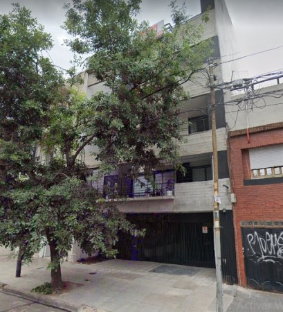 Amplio Dpto. mono ambiente divisible a estrenar, con balcón aterrazado y parrilla