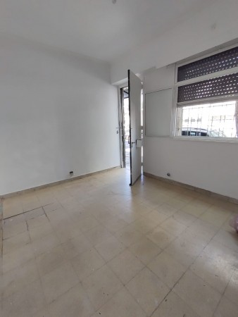 PH 2 ambientes a la calle.