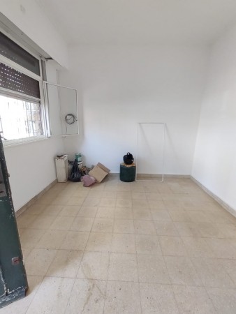 PH 2 ambientes a la calle.