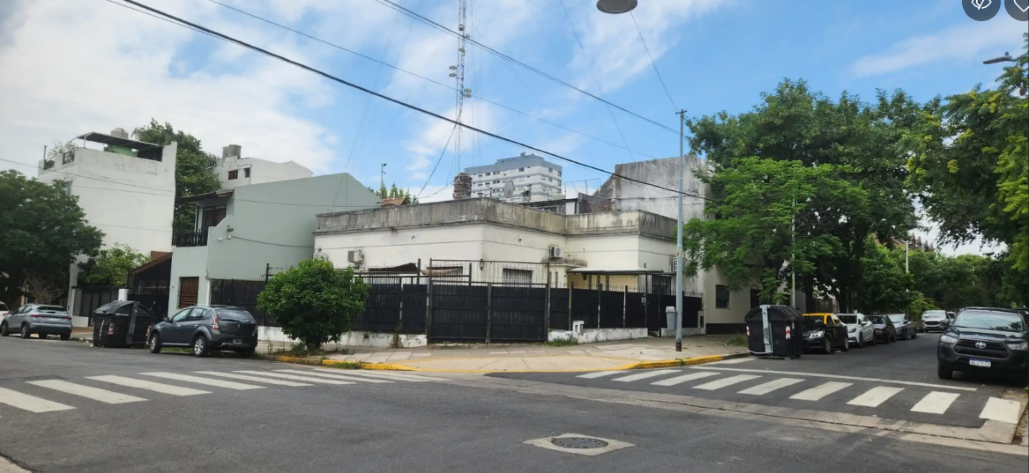 EXCELENTE LOTE EN ESQUINA  16x17,5mts USAB1