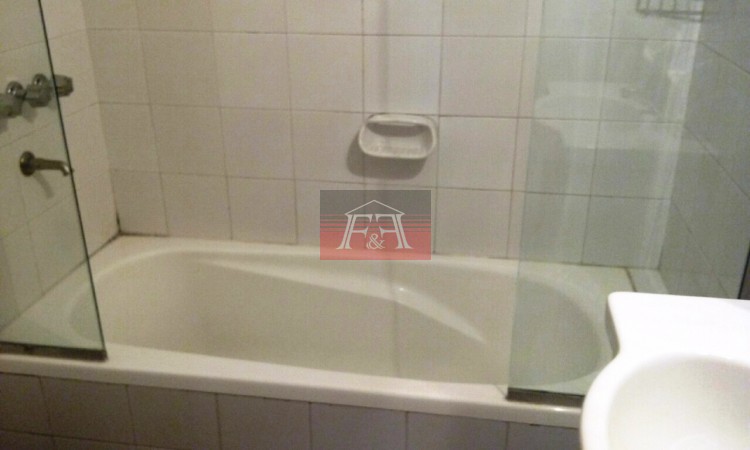 Dpto. 3 ambientes  al frente con balcon. Impecable