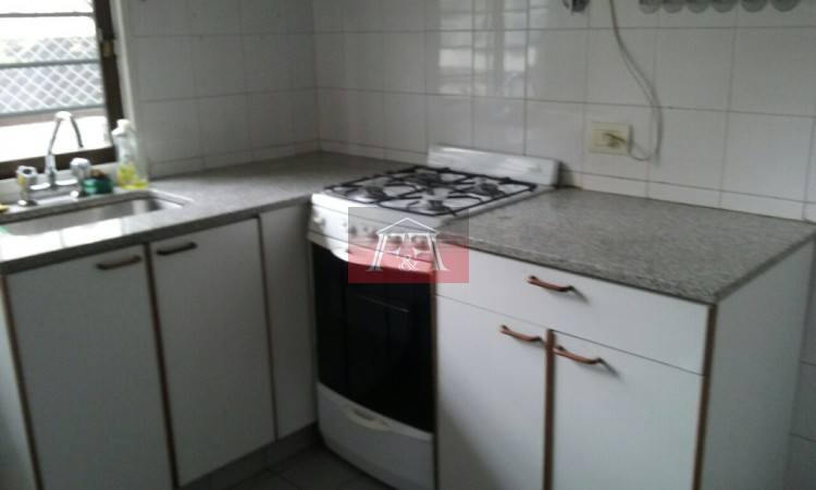 Dpto. 3 ambientes  al frente con balcon. Impecable