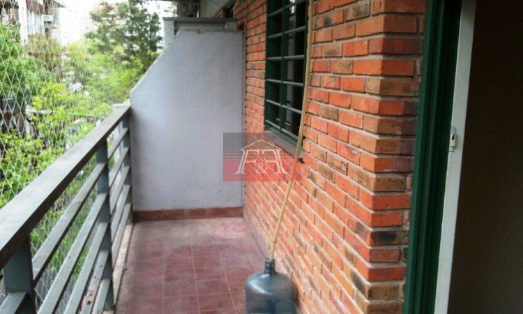 Dpto. 3 ambientes con balcon corrido al frente