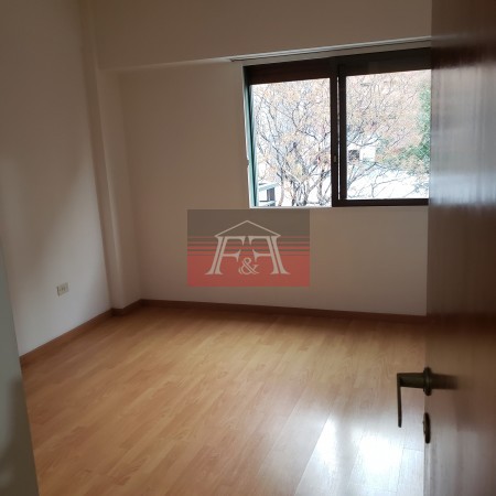 Dpto. 3 ambientes con balcon corrido al frente