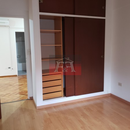 Dpto. 3 ambientes con balcon corrido al frente