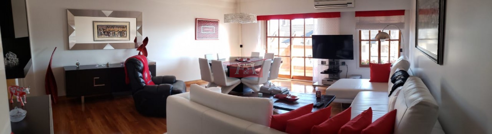 Hermoso Piso impecable, en Edificio con piscina, cochera fija y baulera.