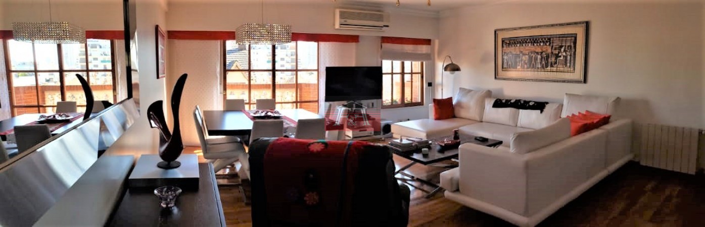 Hermoso Piso impecable, en Edificio con piscina, cochera fija y baulera.