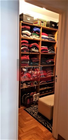 Hermoso Piso impecable, en Edificio con piscina, cochera fija y baulera.