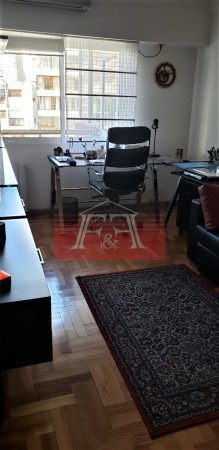 Hermoso Piso impecable, en Edificio con piscina, cochera fija y baulera.