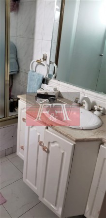 Hermoso Piso impecable, en Edificio con piscina, cochera fija y baulera.