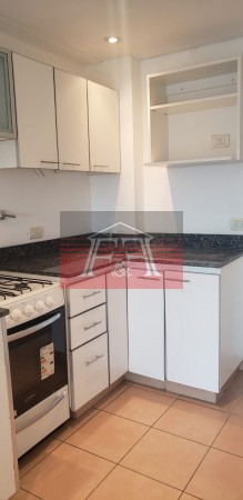 Dpto. 6 años impecable al frente con amplio balcon y parrilla 42m2t.