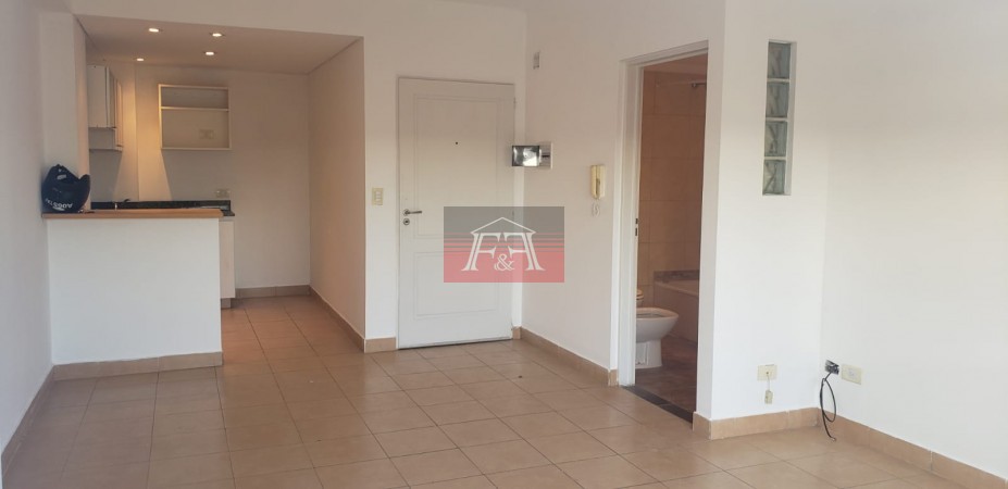 Dpto. 6 años impecable al frente con amplio balcon y parrilla 42m2t.