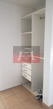 Dpto. 6 años impecable al frente con amplio balcon y parrilla 42m2t.