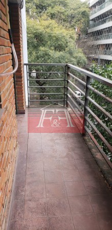 Dpto. 3 ambientes  al frente con balcon. Impecable