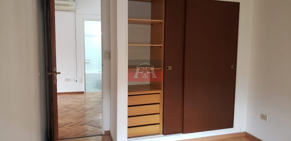 Dpto. 3 ambientes  al frente con balcon. Impecable