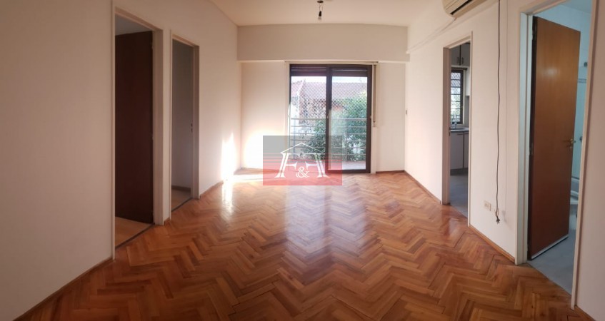 Dpto. 3 ambientes  al frente con balcon. Impecable