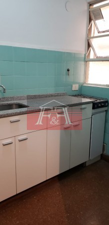 Dpto.  Apto Profesional amplio con excelente ubicacion