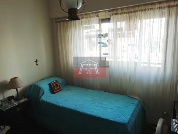 Dpto. 4 ambientes al frente, piso alto en excelente ubicacion 