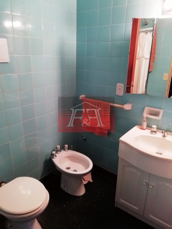 Dpto. 4 ambientes al frente, piso alto en excelente ubicacion 