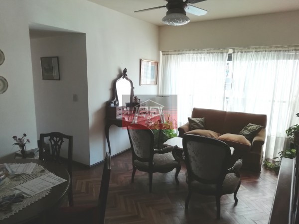 Dpto. 4 ambientes al frente, piso alto en excelente ubicacion 