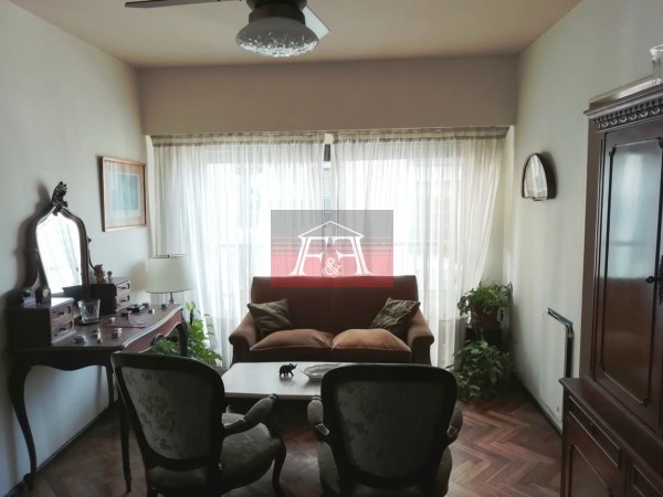 Dpto. 4 ambientes al frente, piso alto en excelente ubicacion 