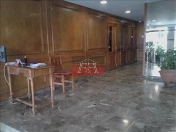 Dpto. 4 ambientes al frente, piso alto en excelente ubicacion 