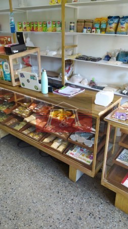 Local comercial impecable sobre Avda.