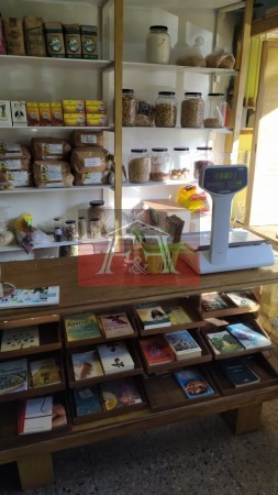 Local comercial impecable sobre Avda.