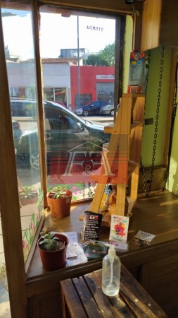 Local comercial impecable sobre Avda.