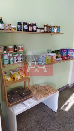 Local comercial impecable sobre Avda.