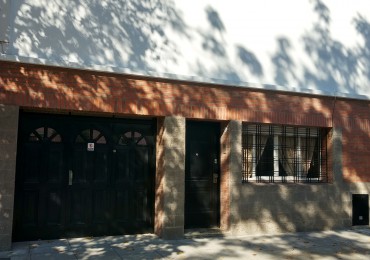 Casa todo en P. Baja, en impecable estado, para uso comercial exclusivamente.