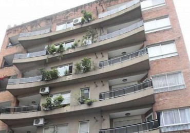 Depto 2 amb. al cfte. con balcón aterrazado muy luminoso