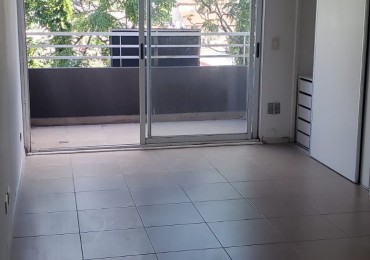 Dpto. mono ambiente amplio con balcon al frente