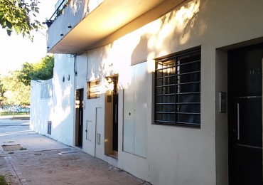 Dpto. mono ambiente con amplio balcon lateral.