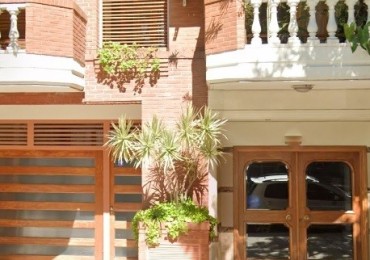 Hermoso Piso impecable, en Edificio con piscina, cochera fija y baulera.