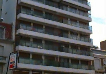 Dpto. 2 ambientes amplio sobre Av. Cabildo